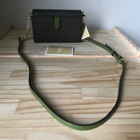 Michael Kors Purse🎈🎈 - Picture 3 of 12